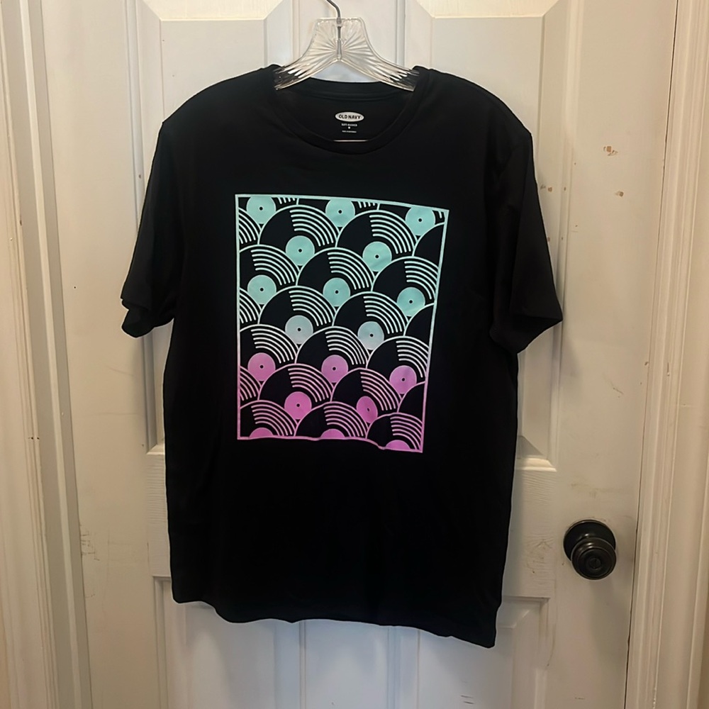 $ FIRM - EUC Old Navy Men’s Soft-Washed Tee - Sz Medium